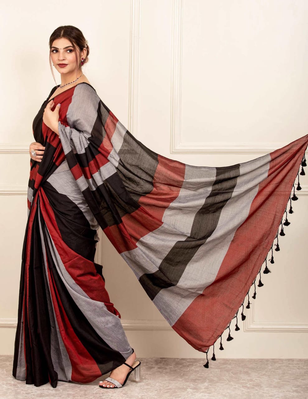 VERY STYLISH THREE COLOR LINEN  DIGITAL PRINTED SAREE.