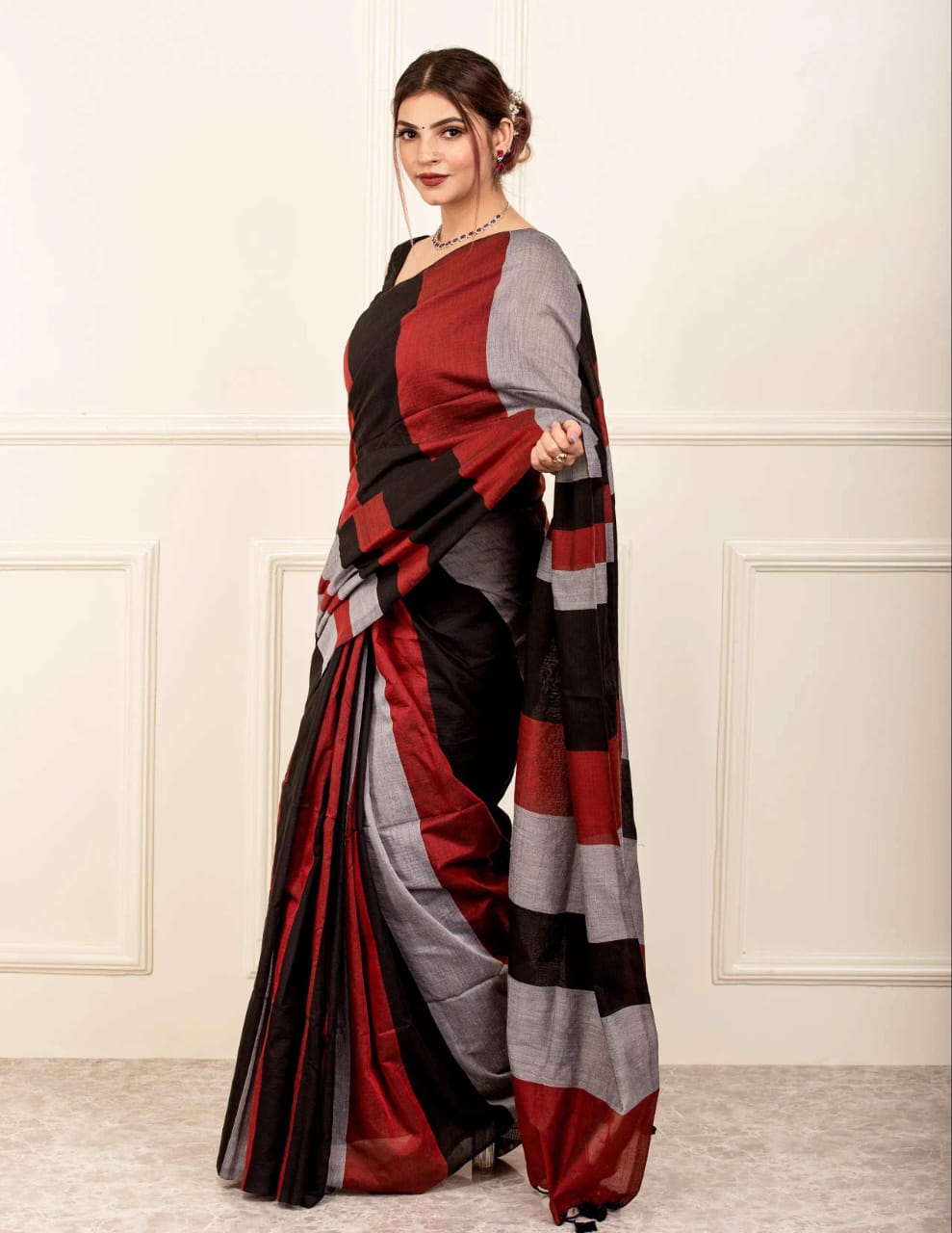 VERY STYLISH THREE COLOR LINEN  DIGITAL PRINTED SAREE.