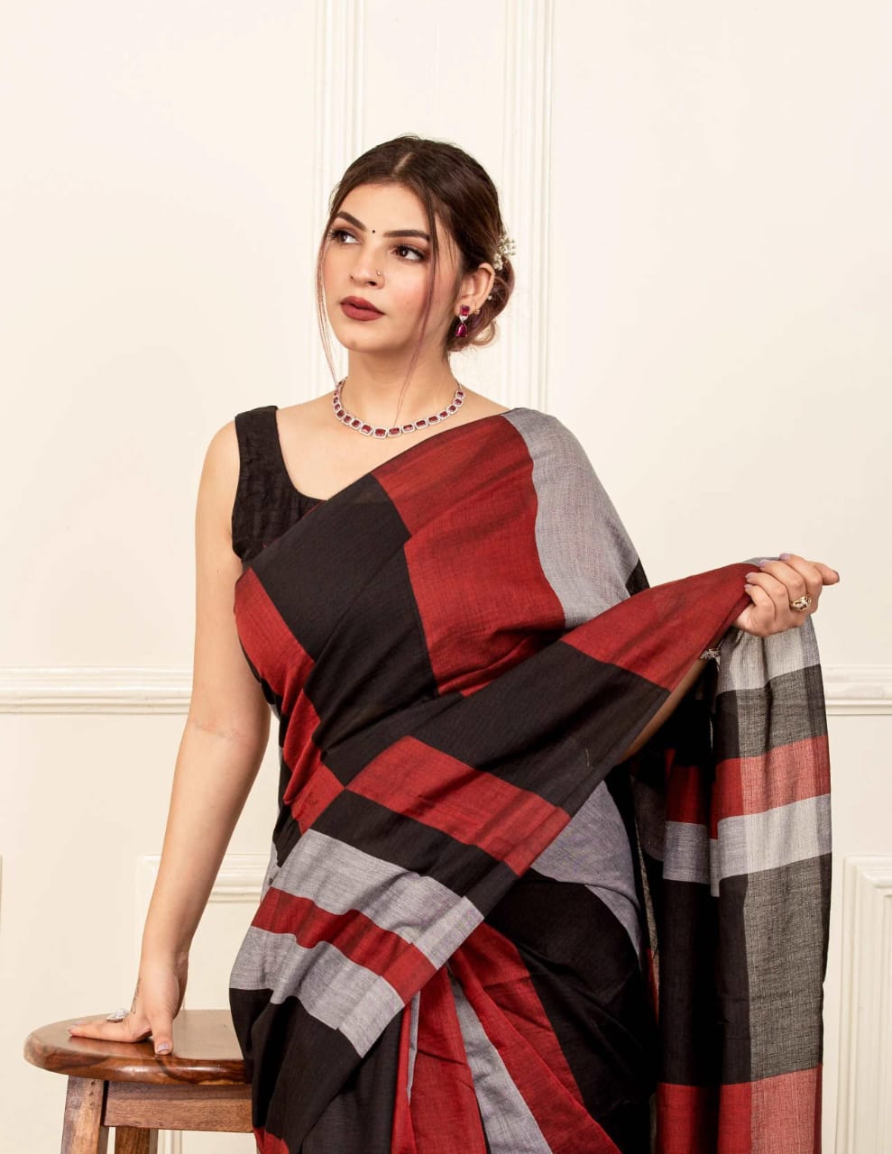 VERY STYLISH THREE COLOR LINEN  DIGITAL PRINTED SAREE.